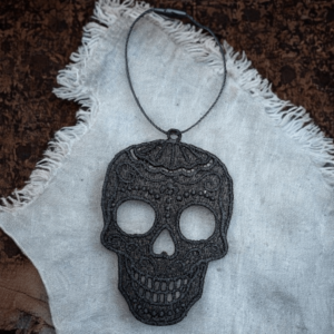 Skull Lace Ornament - "Pepe